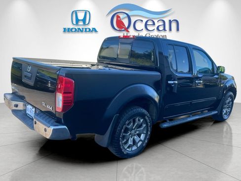 Used 2014 Nissan Frontier SL w/ SL Moonroof Package AWD/4WD image 3