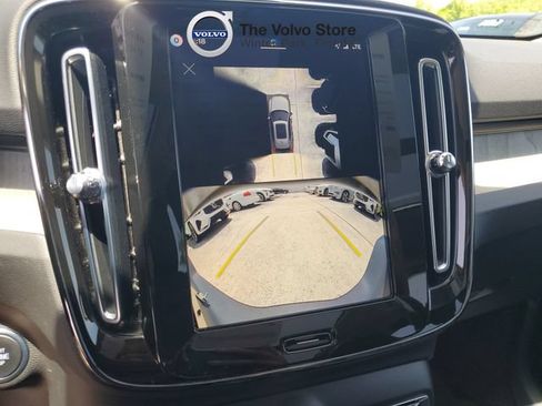 Certified 2026 Volvo XC40 B5 Plus AWD/4WD image 22