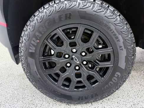 Used 2023 Chevrolet Colorado Trail Boss w/ Technology Package AWD/4WD image 14