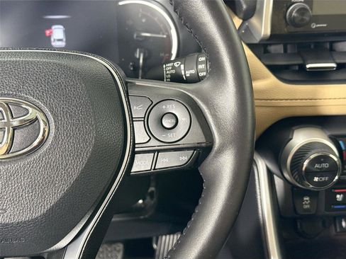 Used 2019 Toyota RAV4 Limited w/ Cold Weather Package image 20