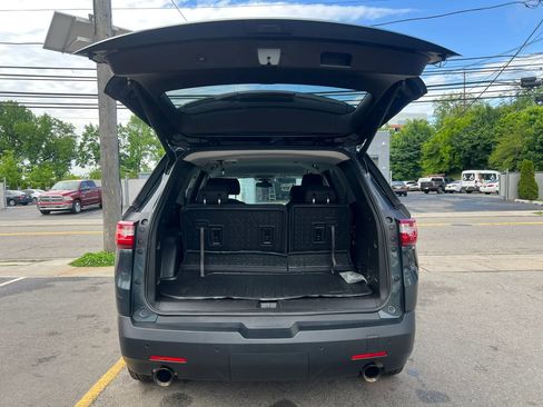 Used 2020 Chevrolet Traverse LT w/ LPO, Floor Liner Package AWD/4WD image 9