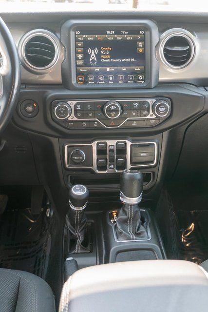 Used 2022 Jeep Gladiator Overland w/ Cold Weather Group AWD/4WD image 12