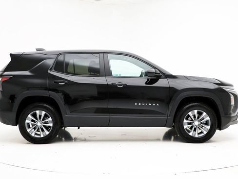 Used 2025 Chevrolet Equinox LT image 3