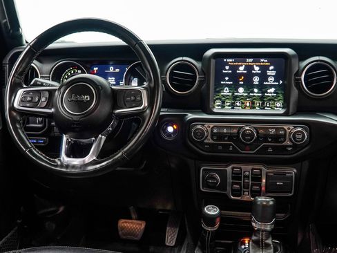 Used 2023 Jeep Wrangler Unlimited Sahara w/ Cold Weather Group AWD/4WD image 17