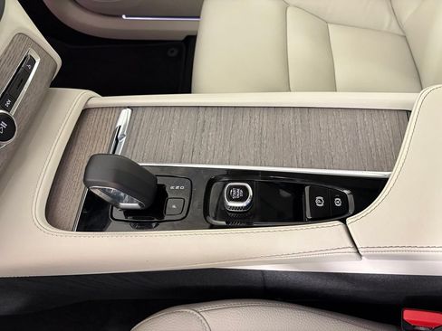 Used 2024 Volvo XC90 B5 Plus AWD/4WD image 30
