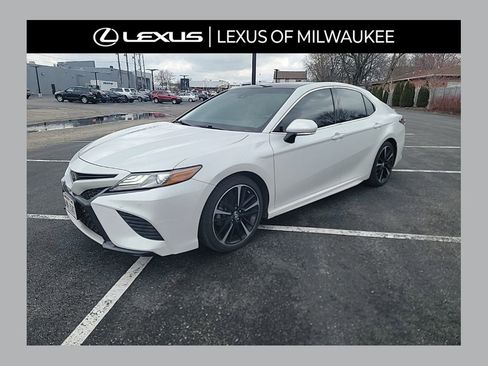 Used 2018 Toyota Camry XSE FWD image 1