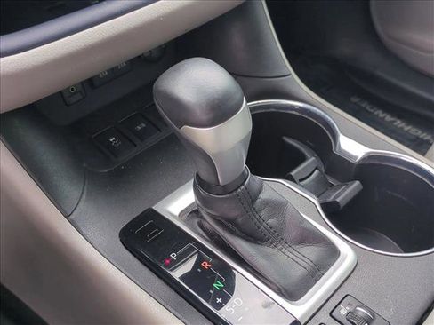 Used 2018 Toyota Highlander XLE image 12