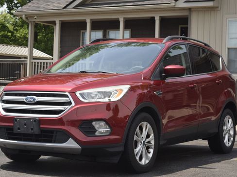Used 2017 Ford Escape SE w/ Equipment Group 201A FWD image 1