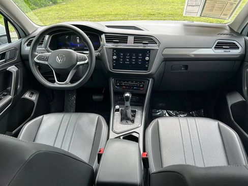 Used 2023 Volkswagen Tiguan SE FWD image 10