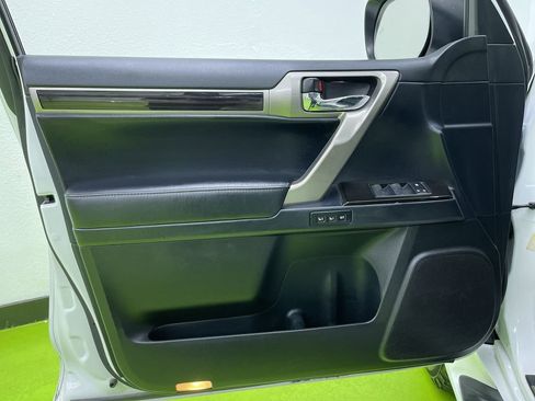 Used 2018 Lexus GX 460 image 16