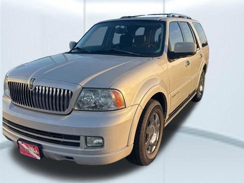 Used 2005 Lincoln Navigator Luxury image 7