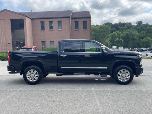 Certified 2024 Chevrolet Silverado 2500 High Country AWD/4WD image 2