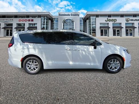 New 2026 Chrysler Voyager LX image 9