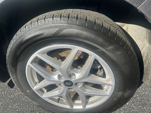 Used 2023 Ford Edge SEL image 9