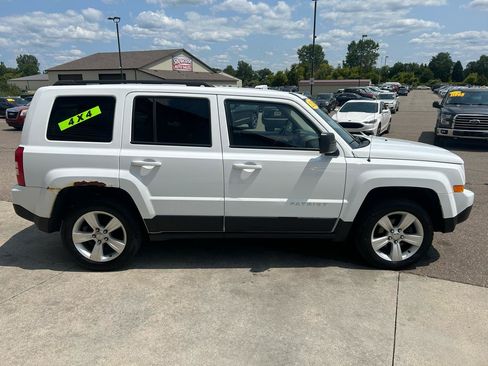 Used 2016 Jeep Patriot Latitude AWD/4WD image 4