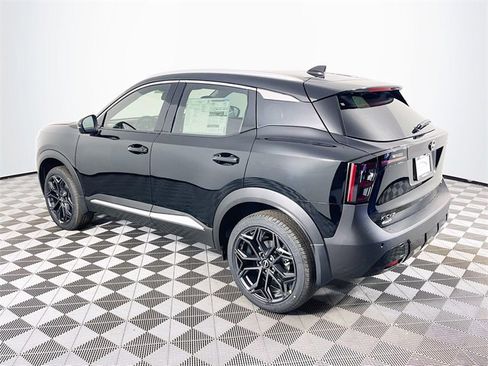 New 2026 Nissan Kicks SR image 5