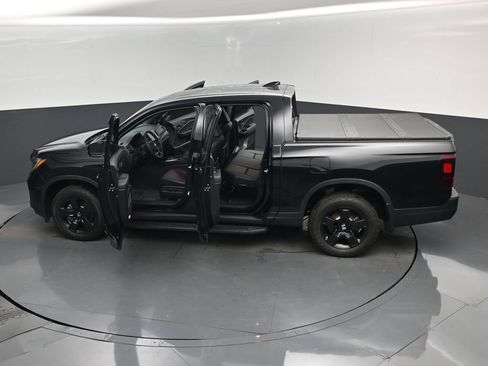 Used 2025 Honda Ridgeline Black Edition image 17