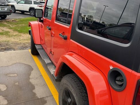 Used 2015 Jeep Wrangler Unlimited Sahara w/ Connectivity Group AWD/4WD image 15