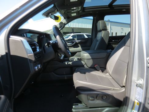 Used 2025 GMC Yukon XL Elevation w/ Technology Package AWD/4WD image 18