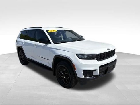 Used 2025 Jeep Grand Cherokee L Laredo AWD/4WD image 8