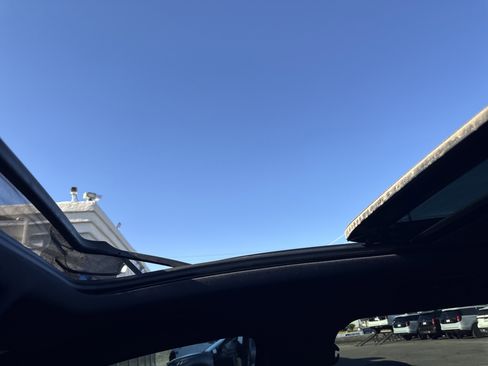 Used 2024 Volkswagen Tiguan SE R-Line image 25