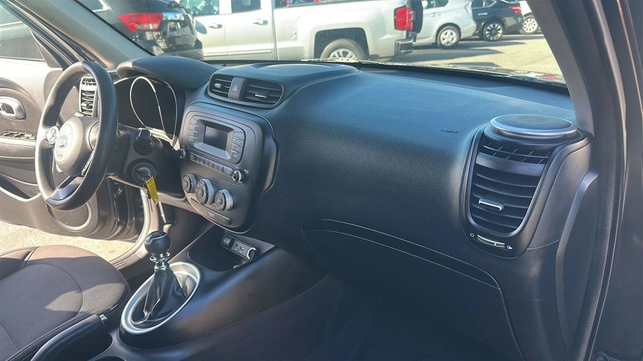 Used 2015 Kia Soul FWD image 31