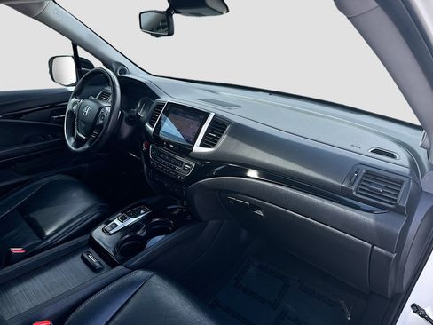 Certified 2018 Honda Pilot Touring image 35