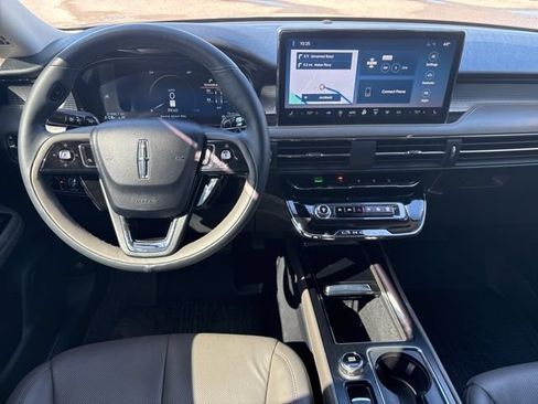 Used 2023 Lincoln Corsair Reserve AWD/4WD image 3