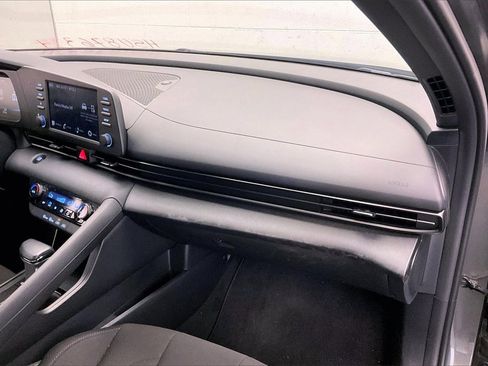 Used 2025 Hyundai Elantra Sport image 13