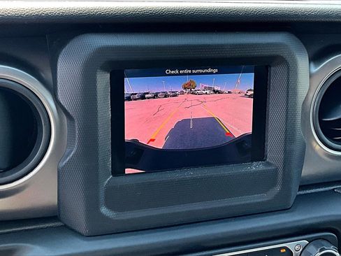 Used 2023 Jeep Gladiator Sport image 23