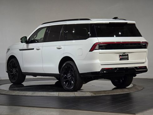 New 2025 Lincoln Navigator Reserve w/ Jet Appearance Package image 7