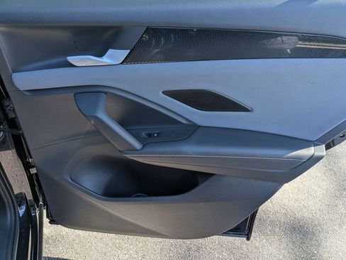 Used 2025 Volkswagen Tiguan SE w/ Panoramic Sunroof Package image 29