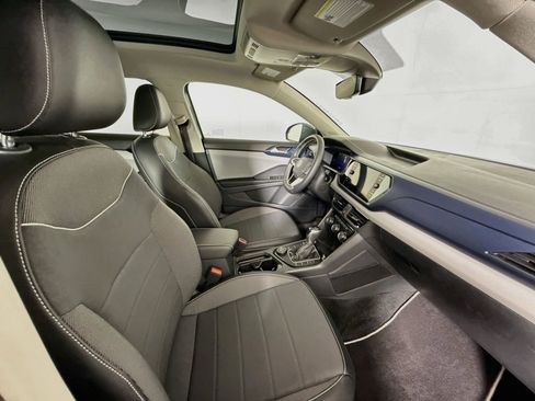 Used 2023 Volkswagen Taos SE w/ Panoramic Sunroof Package AWD/4WD image 28