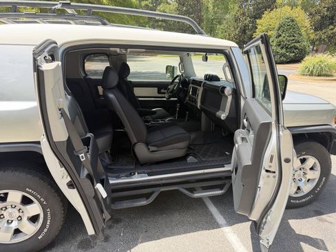 Used 2007 Toyota FJ Cruiser 4WD image 9