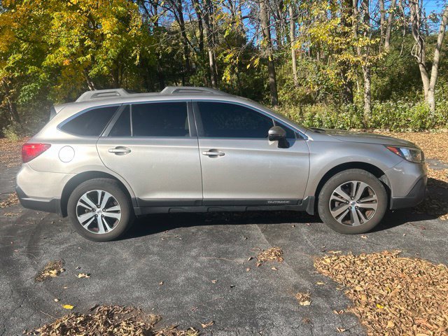 Used 2018 Subaru Outback 2.5i Limited AWD/4WD image 2