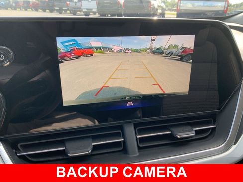 Used 2025 Chevrolet Trax LT FWD image 35