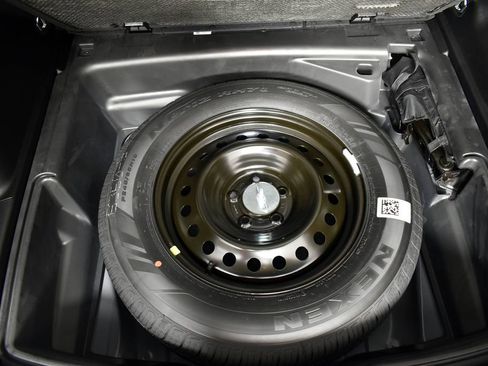 Used 2024 Jeep Grand Cherokee Altitude image 25