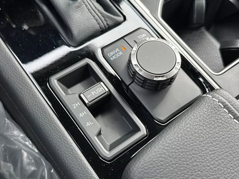 New 2026 Toyota Tundra Limited AWD/4WD image 29