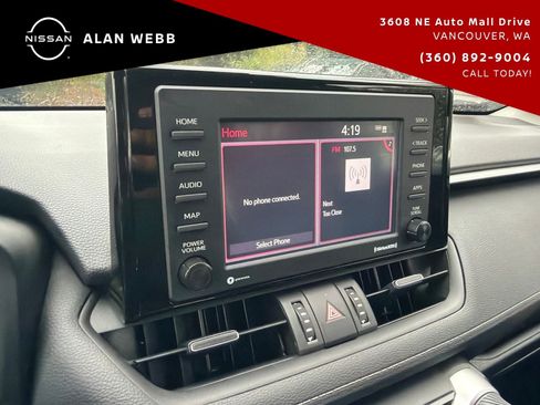 Used 2022 Toyota RAV4 XLE Premium AWD/4WD image 15