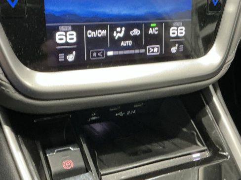 Used 2020 Subaru Outback Premium image 9