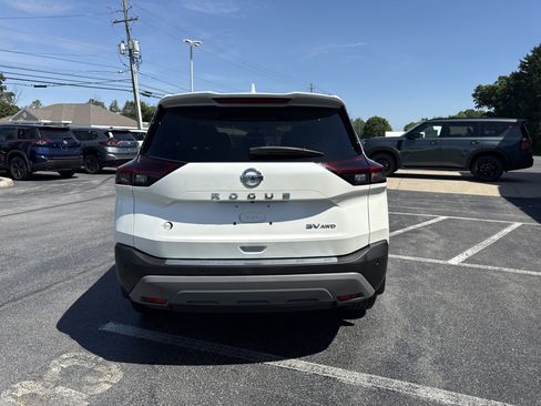 Used 2021 Nissan Rogue SV AWD/4WD image 12