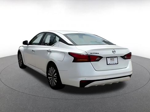 Used 2025 Nissan Altima 2.5 SV FWD image 12