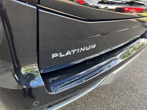 Used 2025 Ford Expedition Max Platinum AWD/4WD image 17