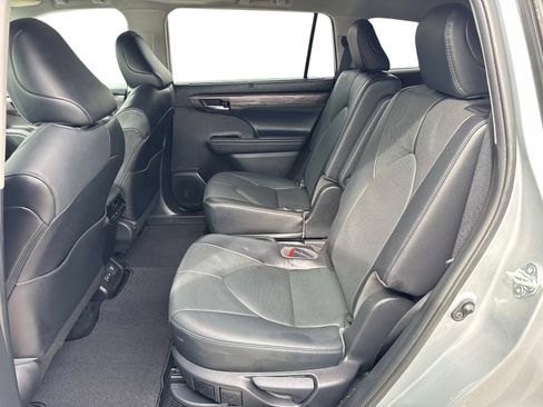Used 2022 Toyota Highlander Limited image 14