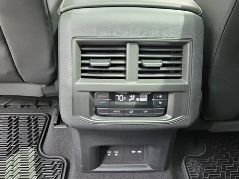 Certified 2023 Volkswagen Atlas SE FWD image 11