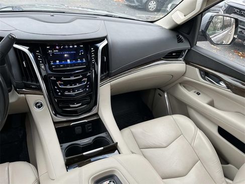Used 2019 Cadillac Escalade Luxury image 15