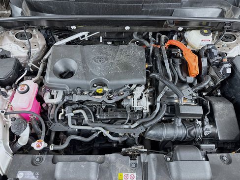 Used 2022 Toyota Venza LE image 28