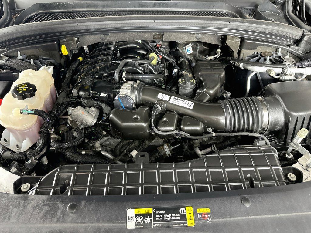 Used 2023 Jeep Grand Cherokee Laredo w/ Luxury Tech Group I AWD/4WD image 37