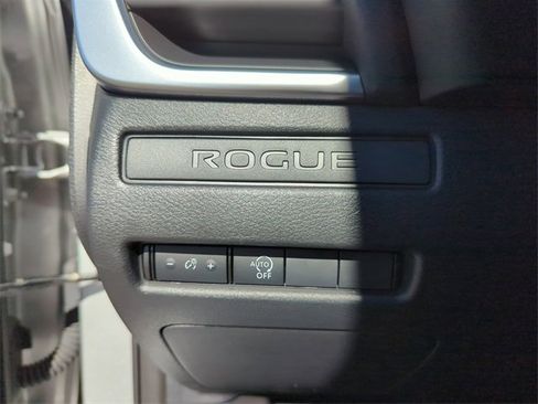 Certified 2025 Nissan Rogue S image 34