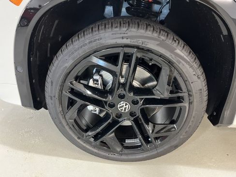 New 2026 Volkswagen Tiguan SE R-Line AWD/4WD image 11